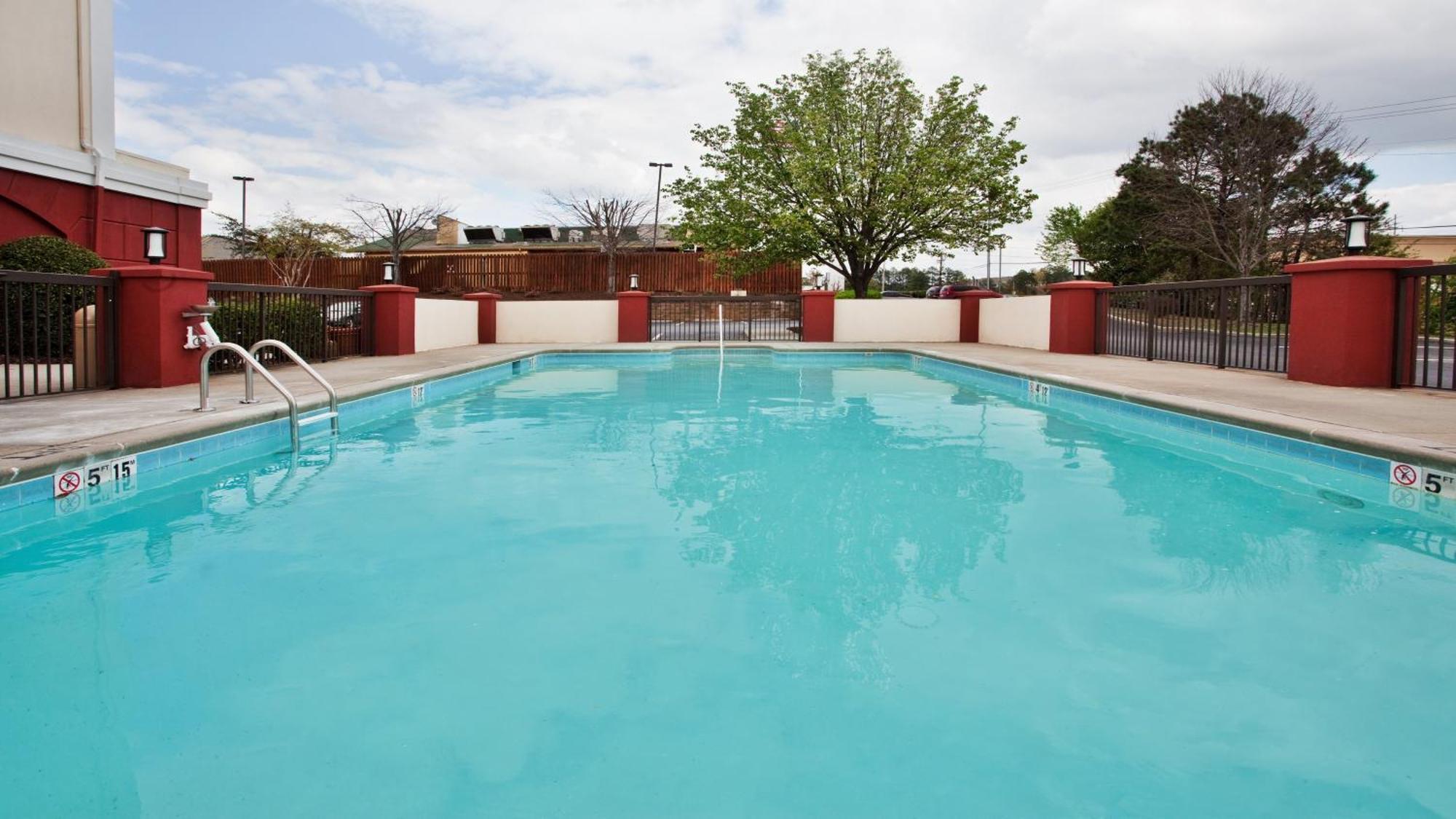 Holiday Inn Express Atlanta West - Theme Park Area By Ihg Lithia Springs Bagian luar foto