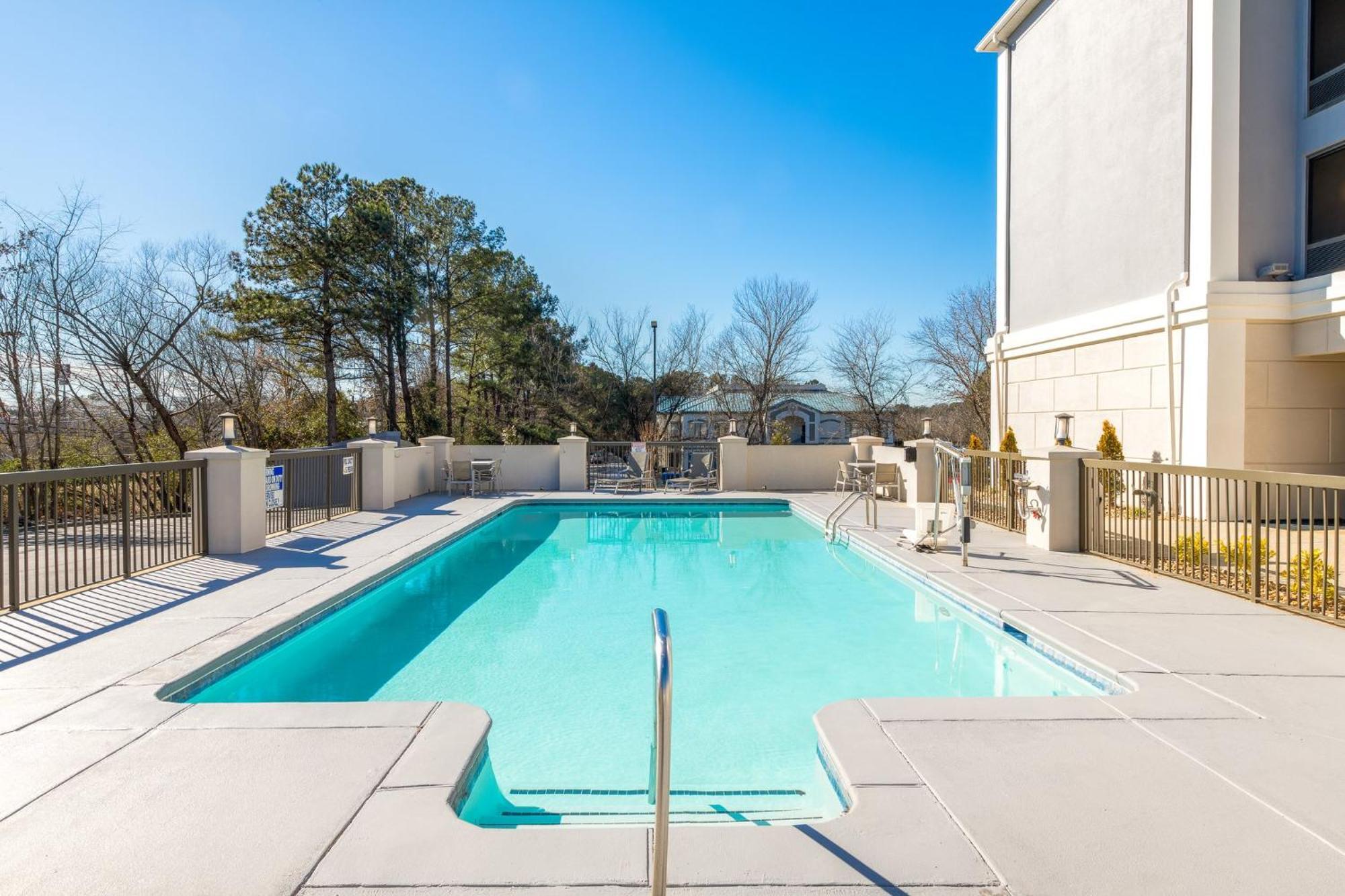 Holiday Inn Express Atlanta West - Theme Park Area By Ihg Lithia Springs Bagian luar foto